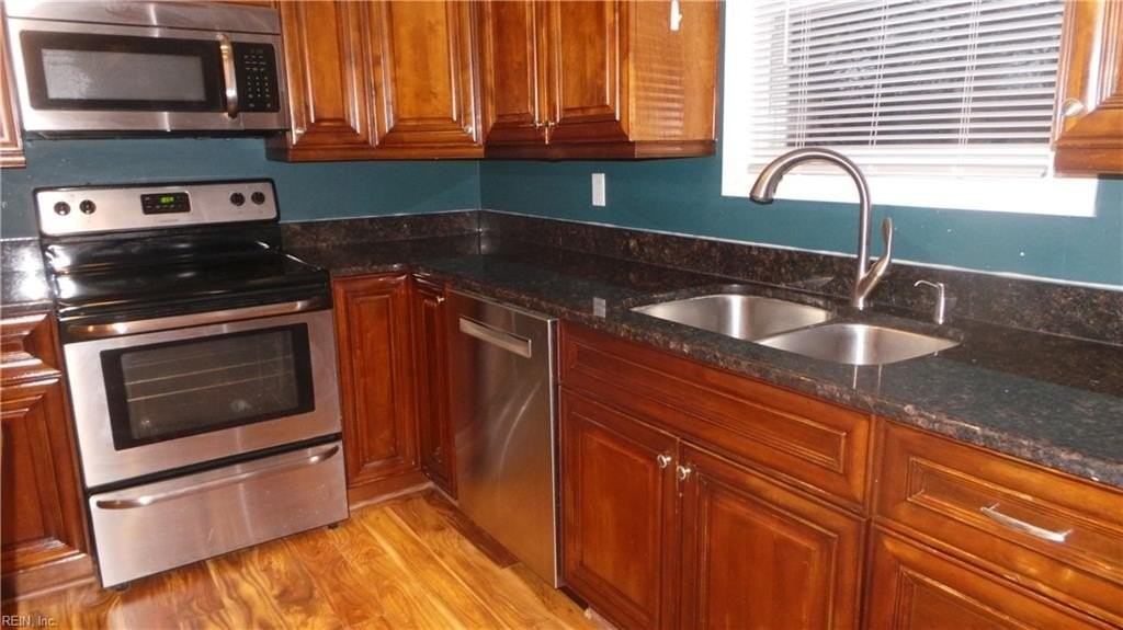 721 Farnham Lane Lane - Photo 2 of 18