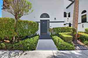 featured image of 5136 Floria Dr #N