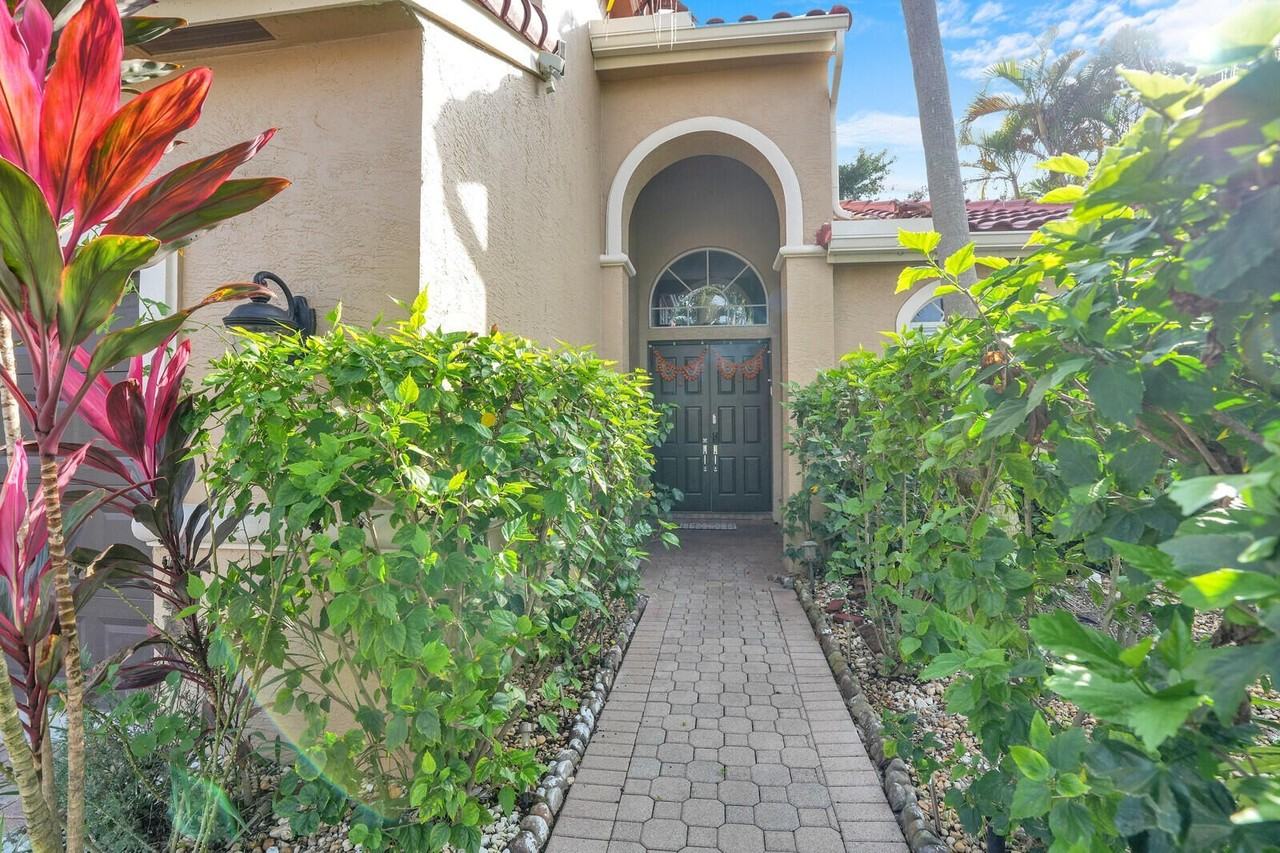 11403 Sea Grass Cir - Photo 4 of 47