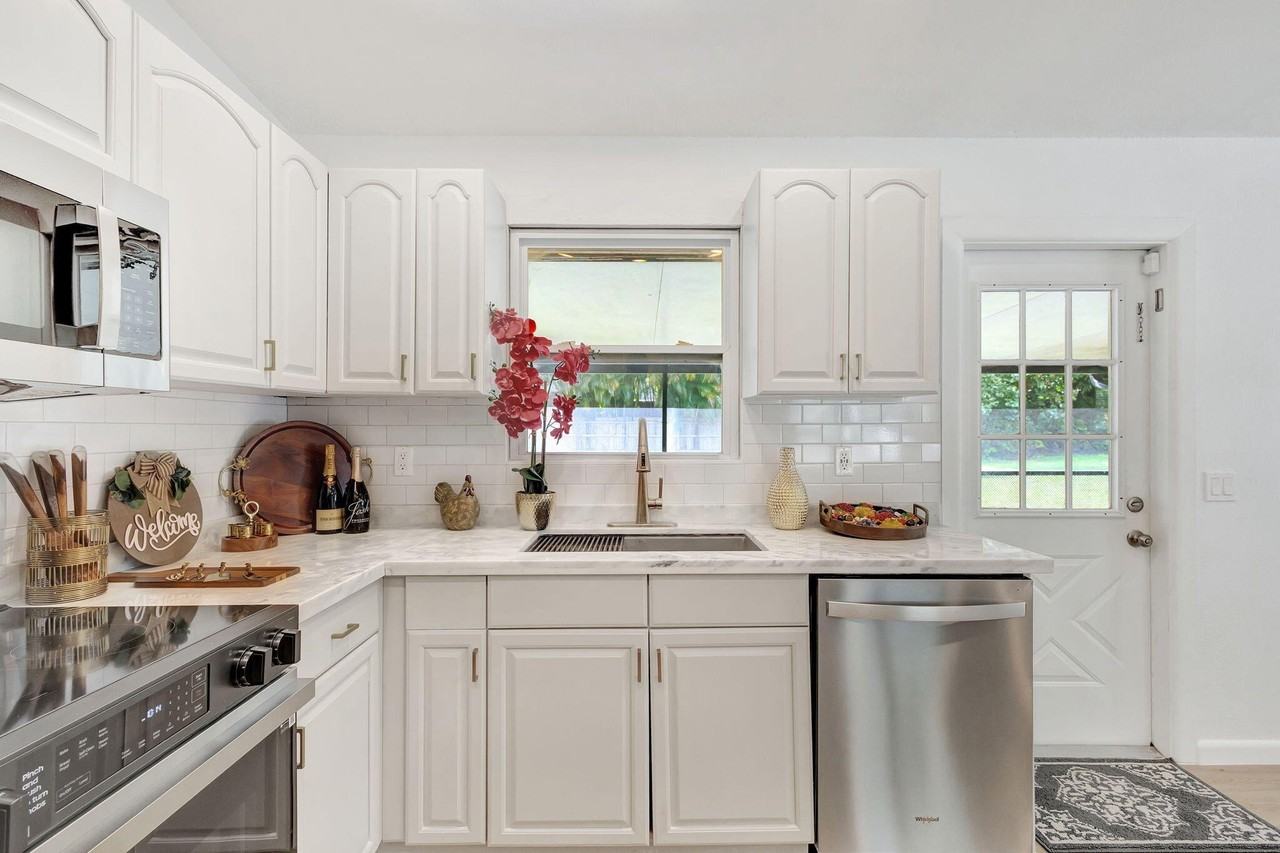 9312 Pinion Dr - Photo 3 of 45