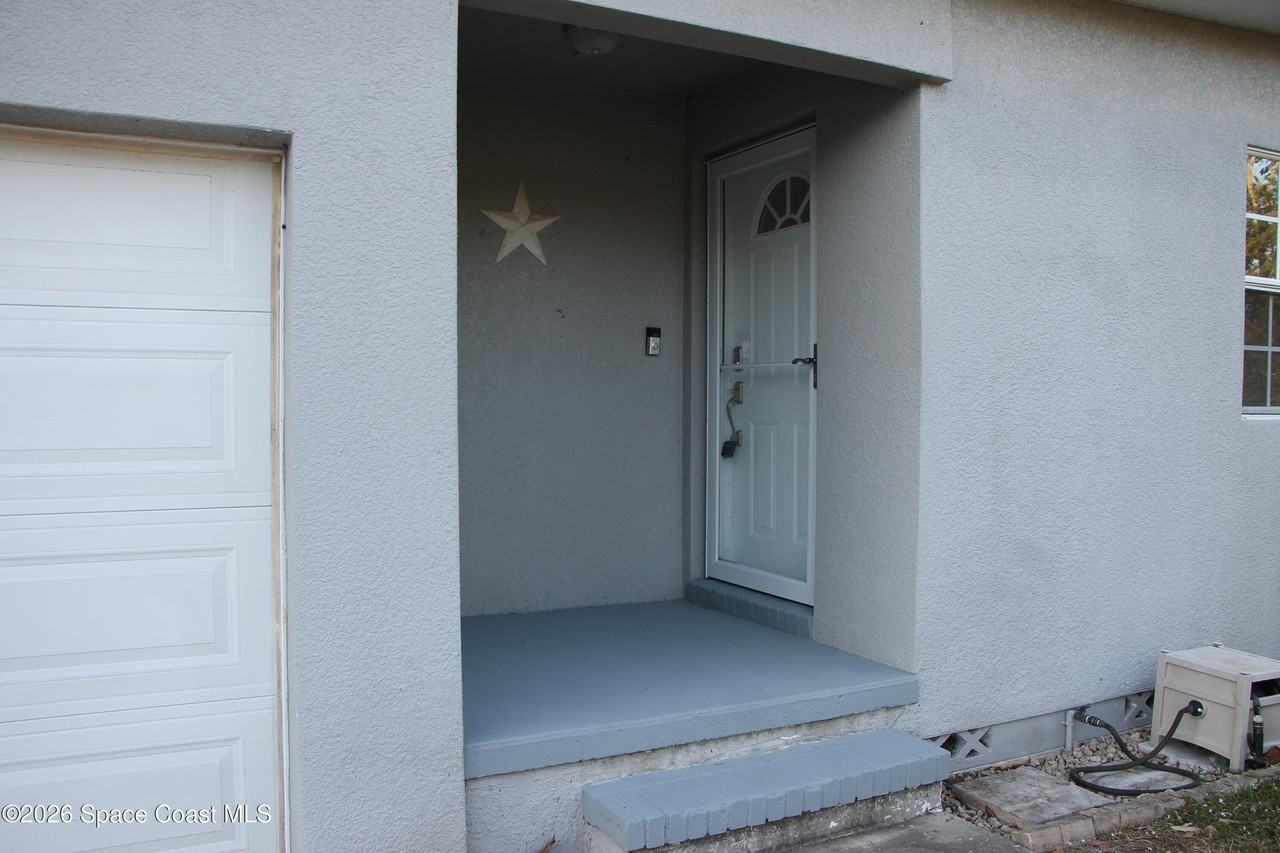 904 Kensington Dr - Photo 4 of 50