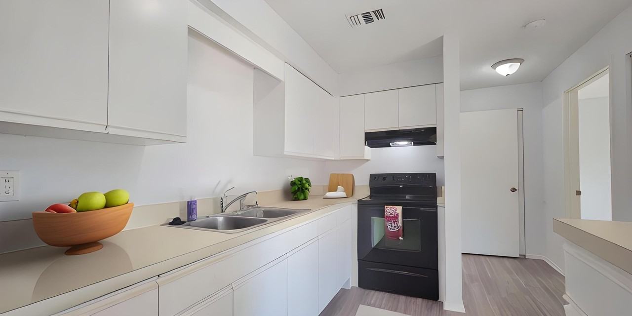 1353 Westover St Apt 101 #101 - Photo 3 of 20