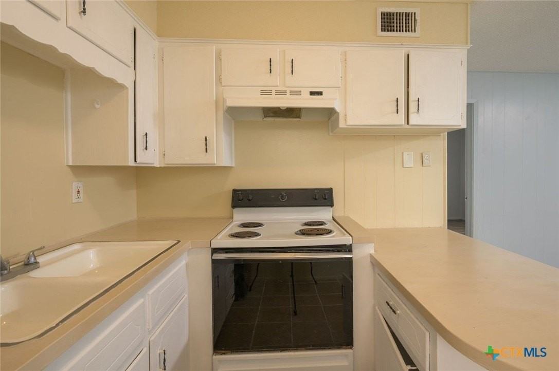 1015 Hall Ave - Photo 3 of 8