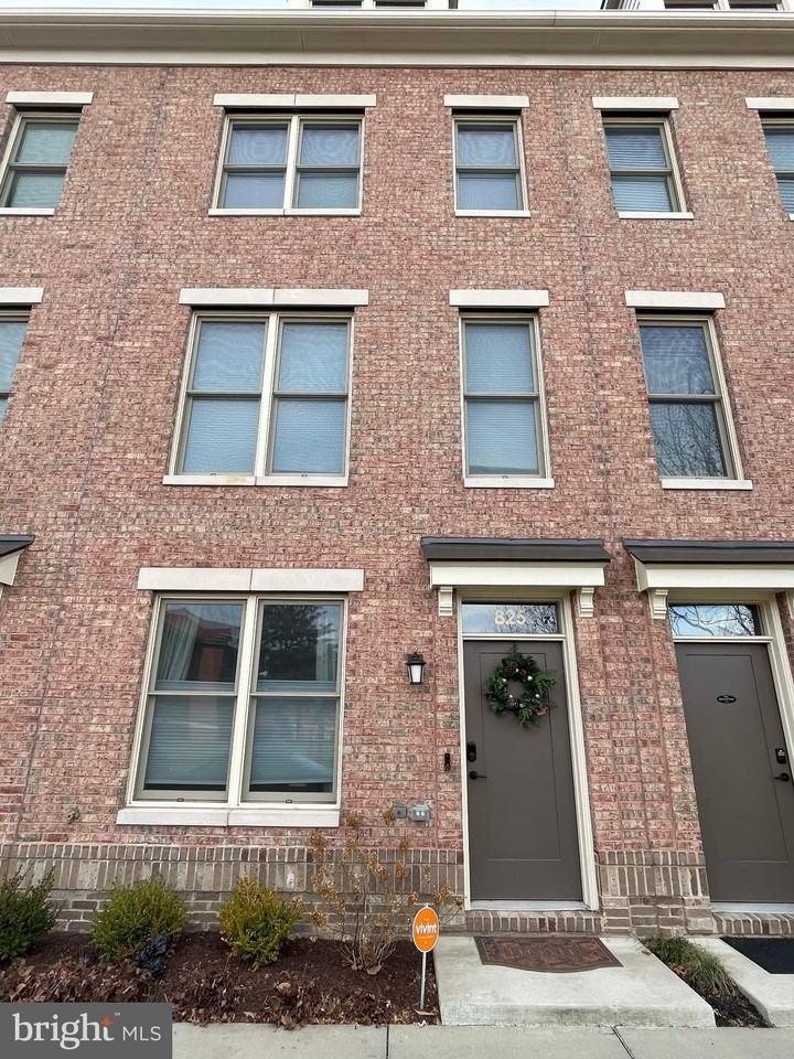 825 Sycamore Dr Se - Photo 3 of 50