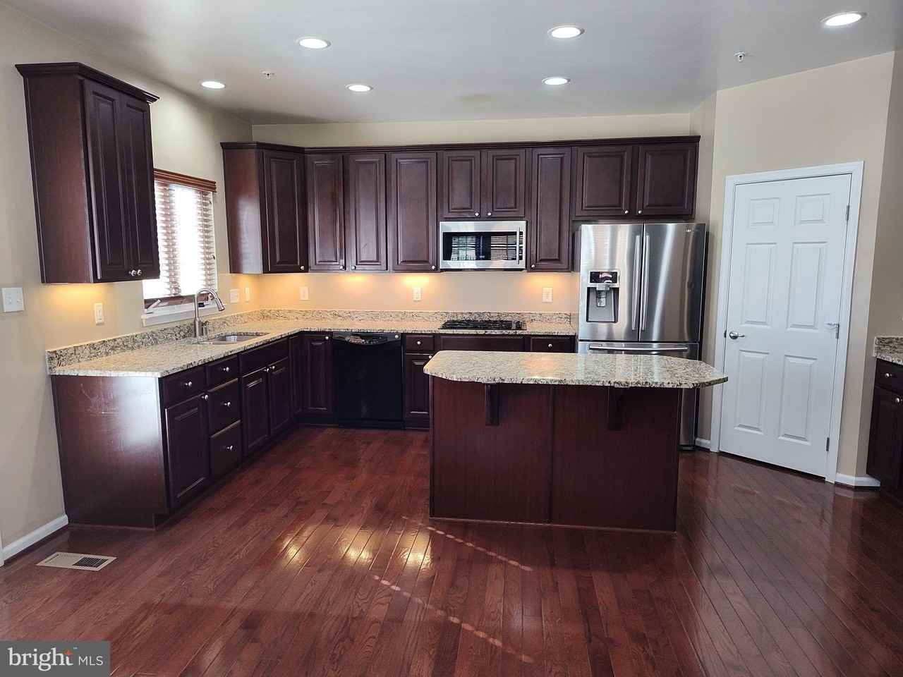 1022 Ironwood Ln - Photo 2 of 28