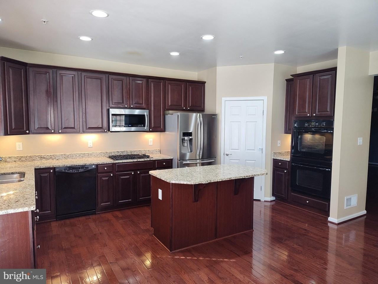 1022 Ironwood Ln - Photo 3 of 28