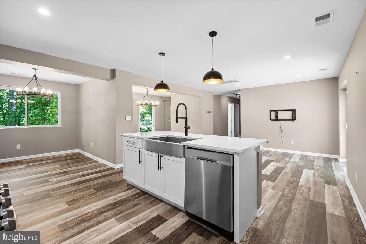 2912 Newcastle Ave - Photo 4 of 30