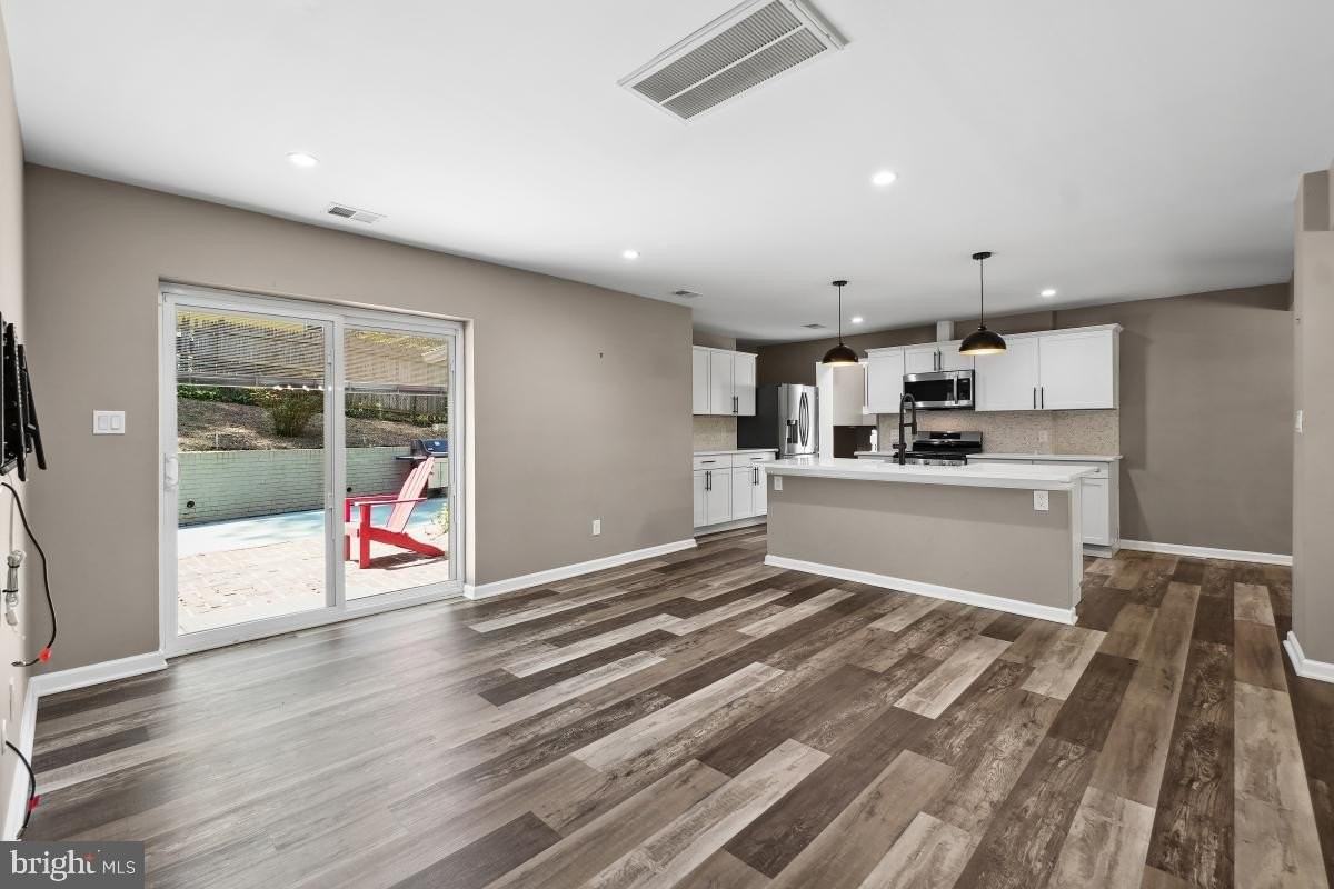 2912 Newcastle Ave - Photo 6 of 30