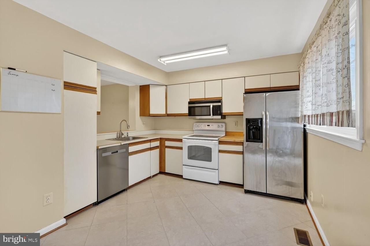 14229 Angelton Ter - Photo 4 of 33