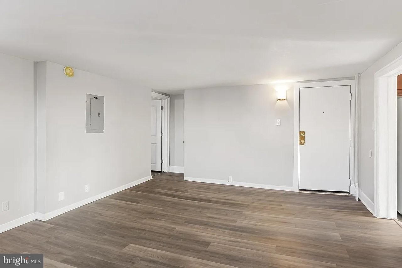 212 Warren St Apt 3 #3 - Photo 3 of 11