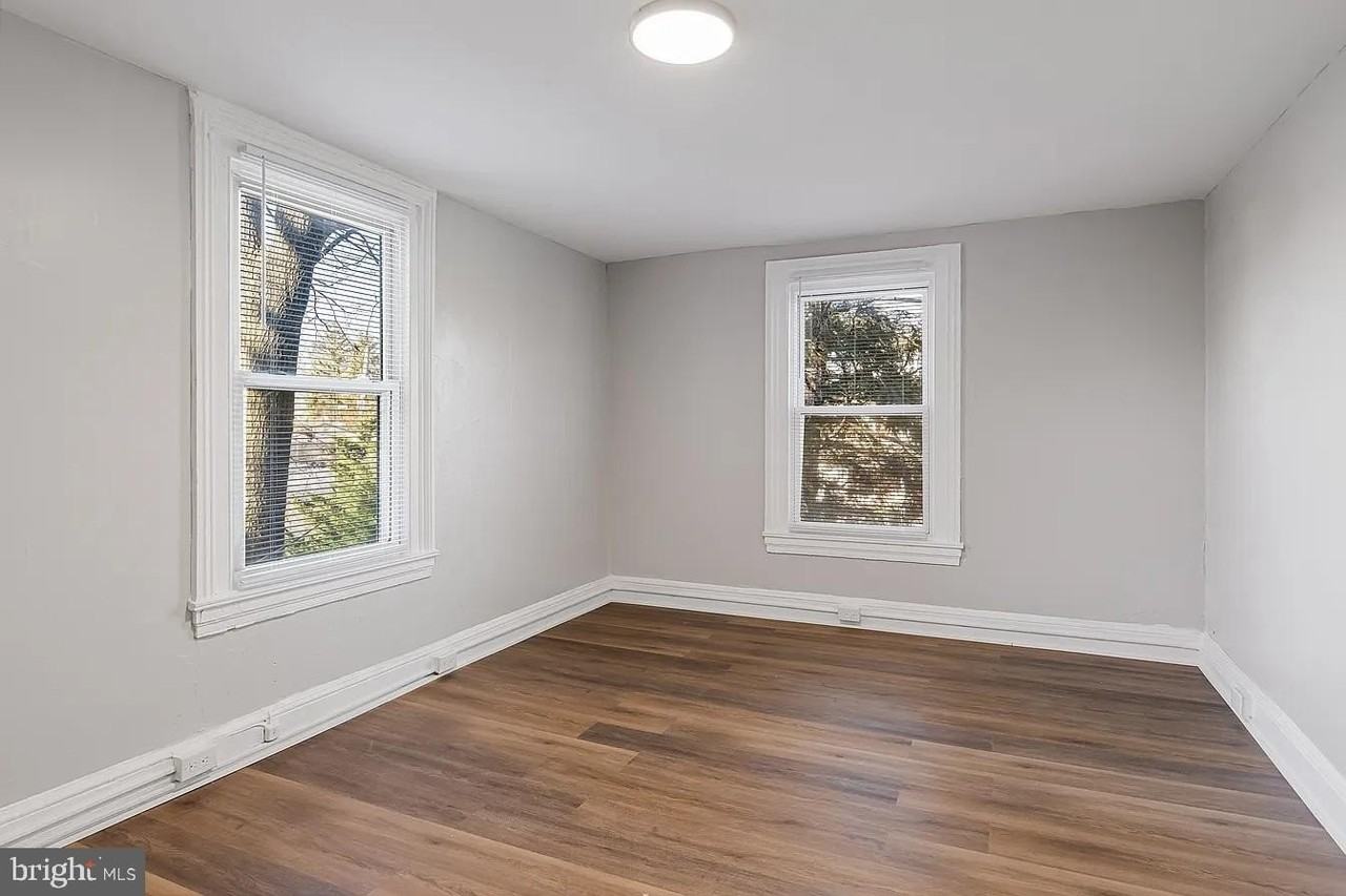 212 Warren St Apt 3 #3 - Photo 7 of 11