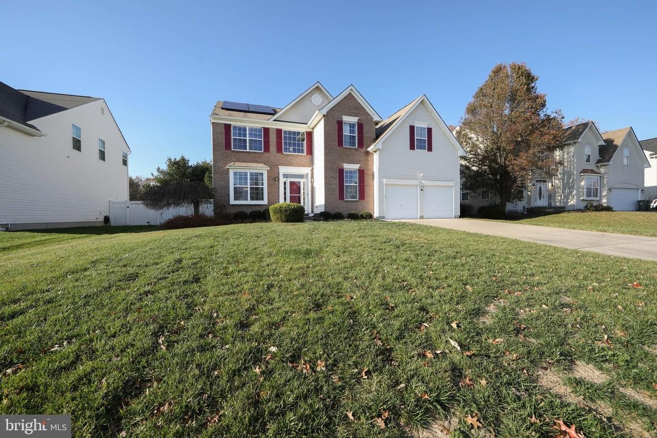 549 Maidstone Dr - Photo 3 of 49