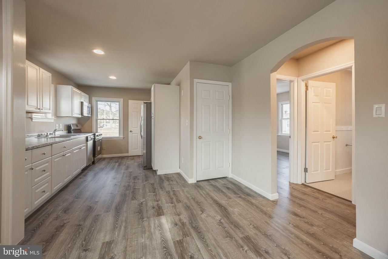 155 N Hazel St - Photo 4 of 25