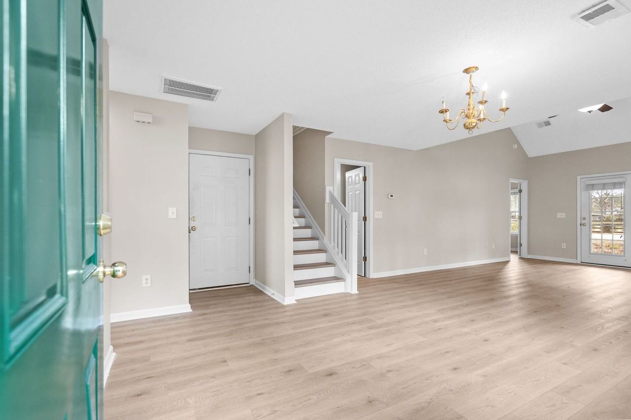 571 Riverward Dr - Photo 4 of 50