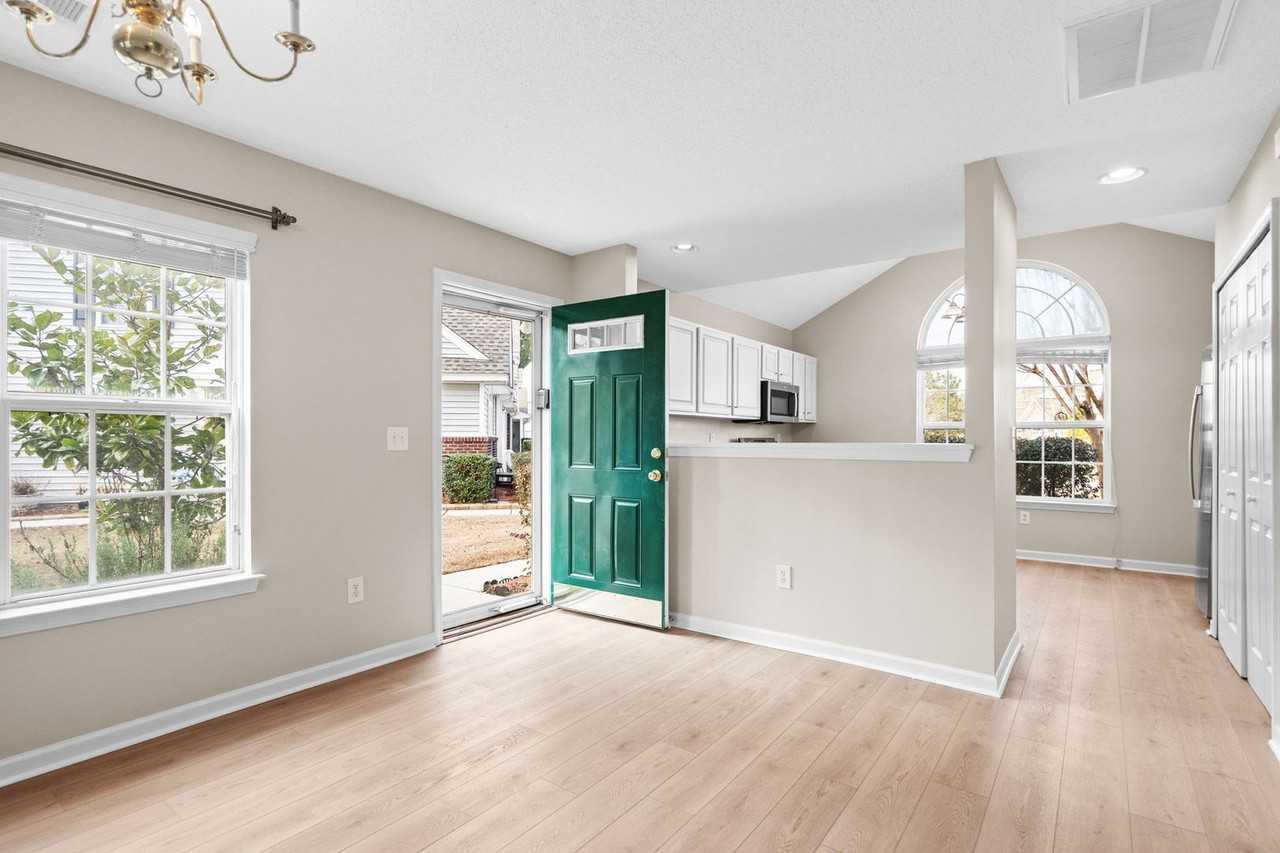 571 Riverward Dr - Photo 5 of 50