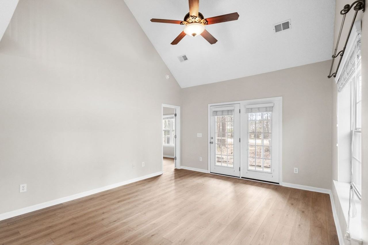 571 Riverward Dr - Photo 7 of 50