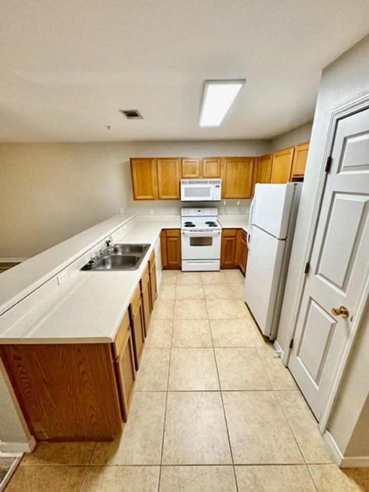 Circle Park Condo - Photo 4 of 49