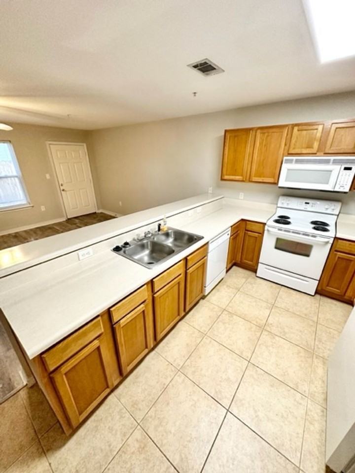 Circle Park Condo - Photo 5 of 49