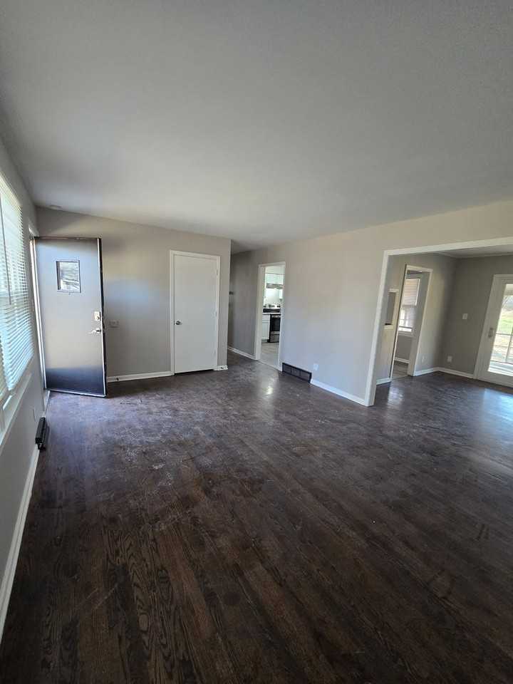 9942 Mcgee St - Photo 5 of 27