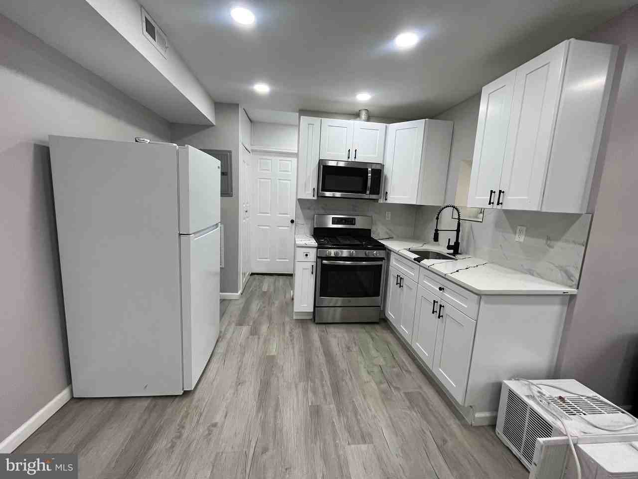 6413 Buist Ave Unit B #B - Photo 3 of 11