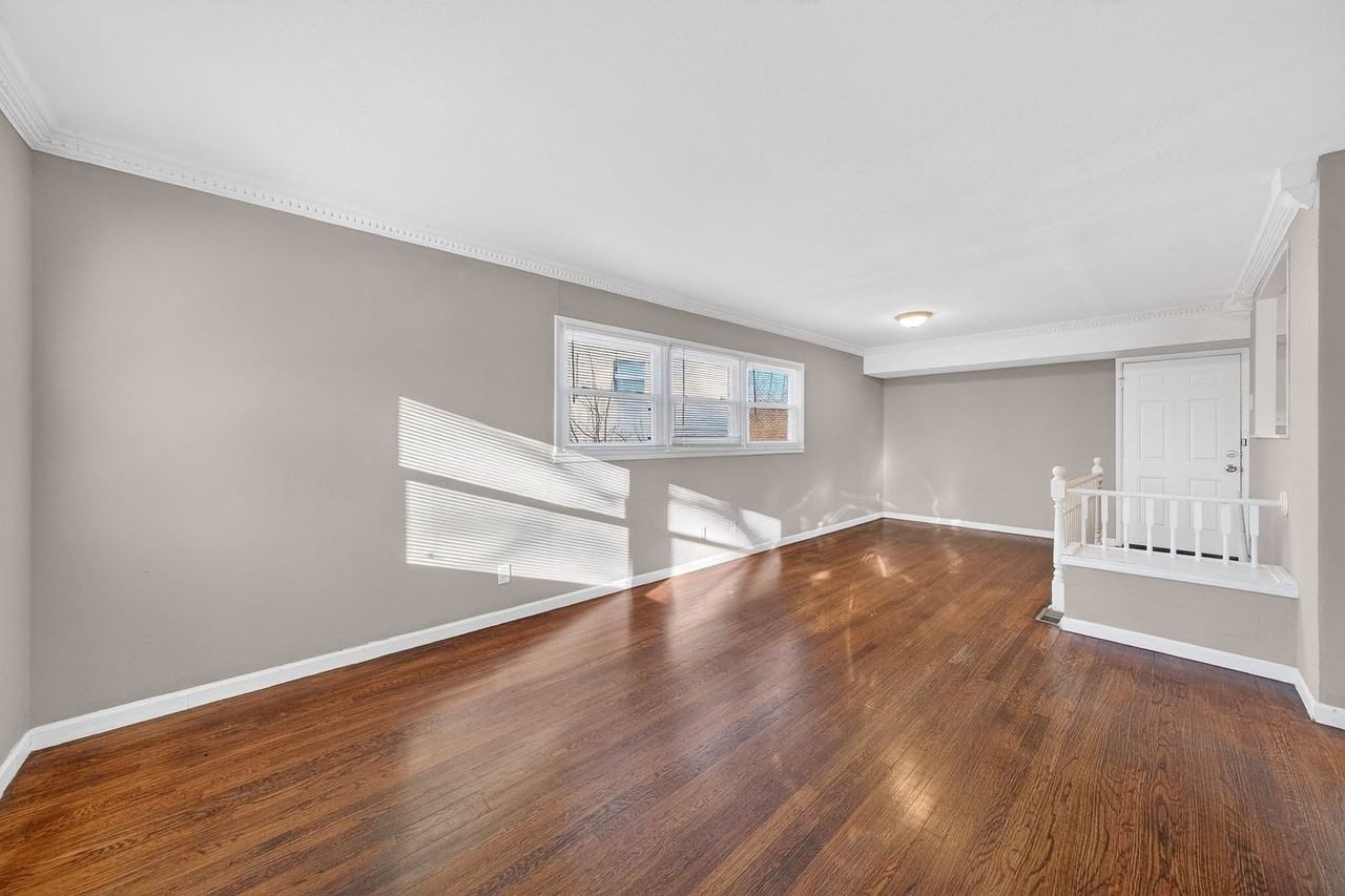 10617 Dunkeld Cir - Photo 5 of 30