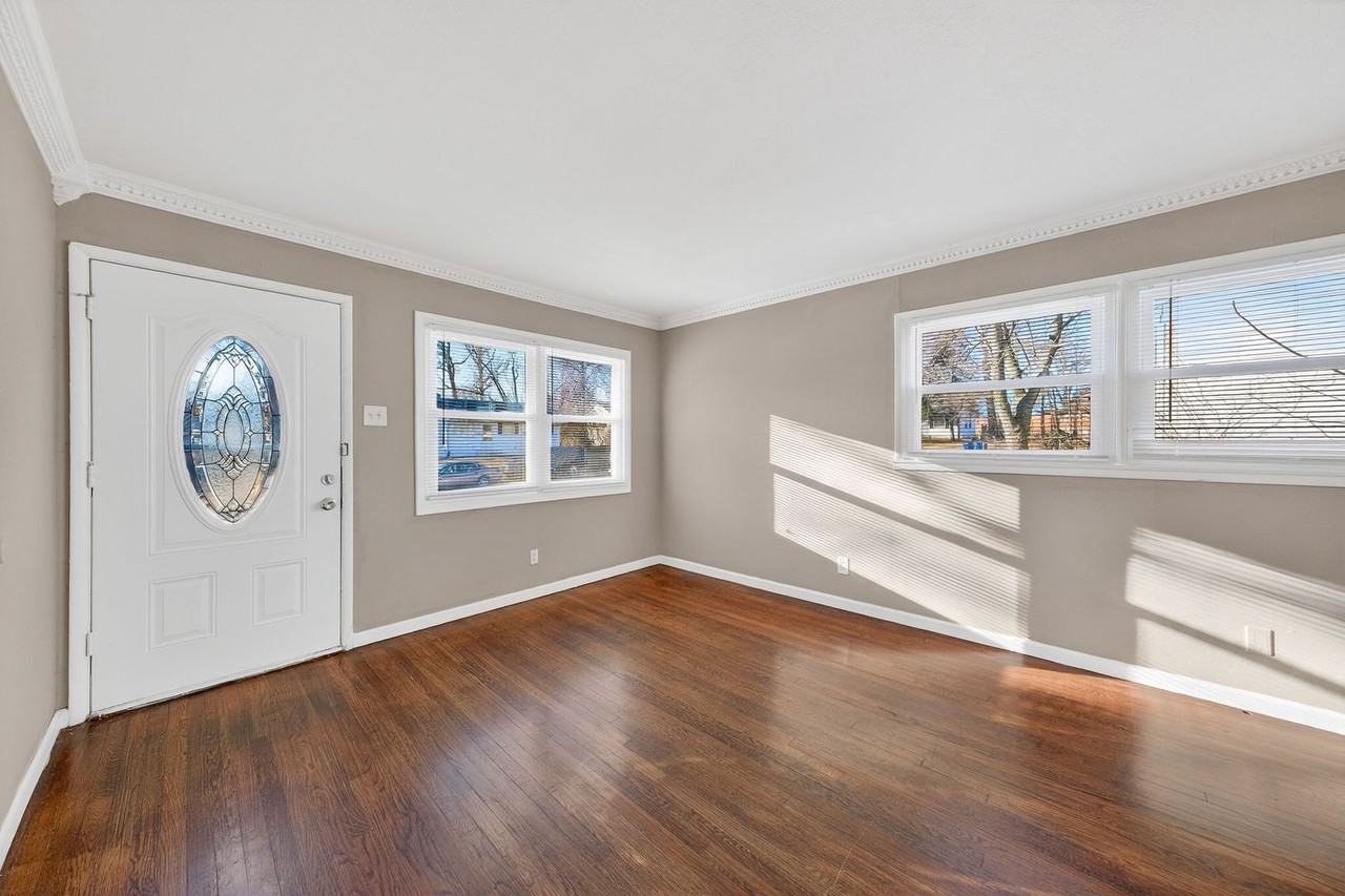 10617 Dunkeld Cir - Photo 7 of 30