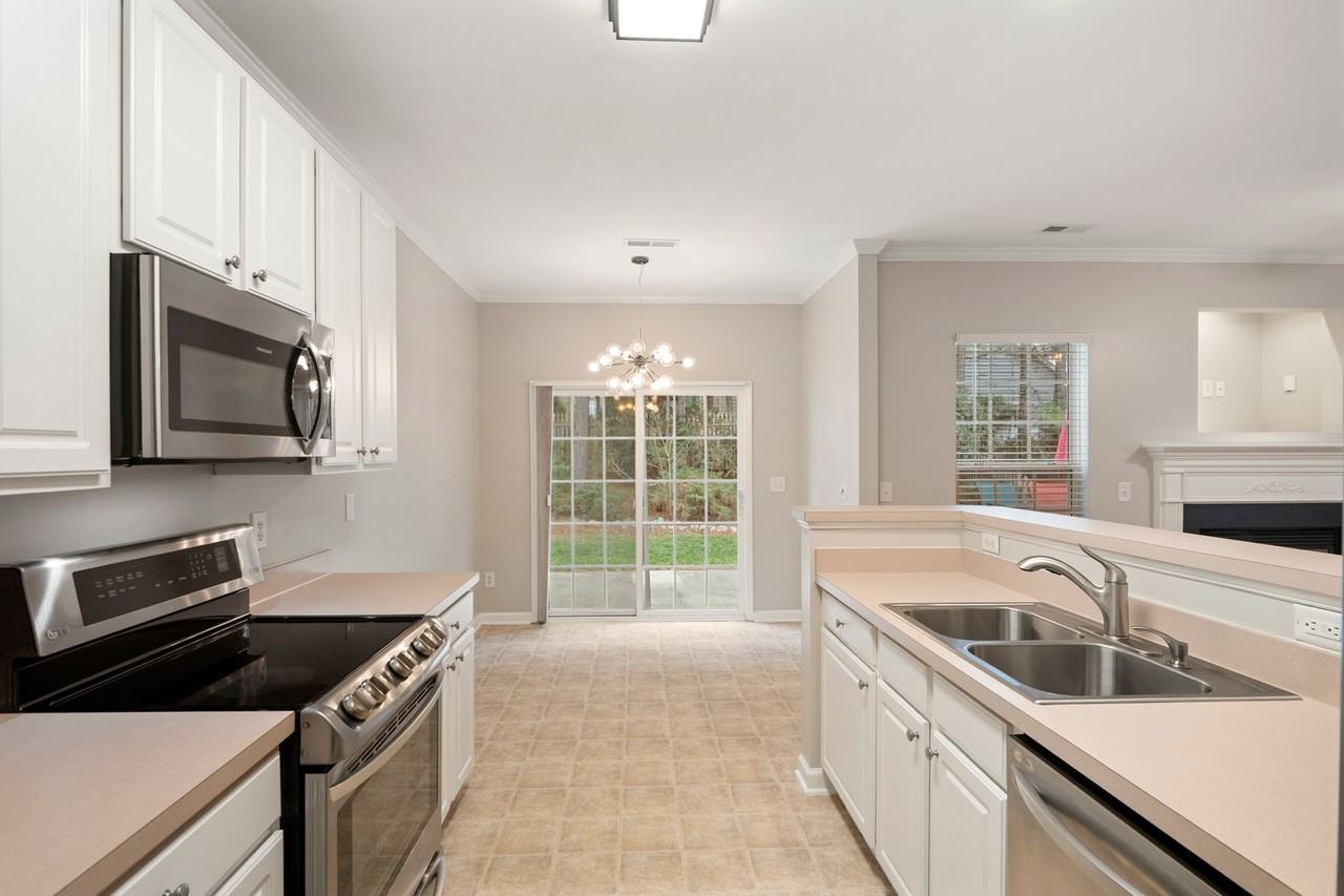 8408 Whisper Ridge Pl - Photo 5 of 23