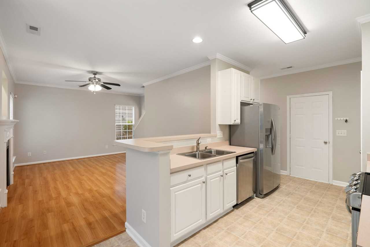 8408 Whisper Ridge Pl - Photo 6 of 23