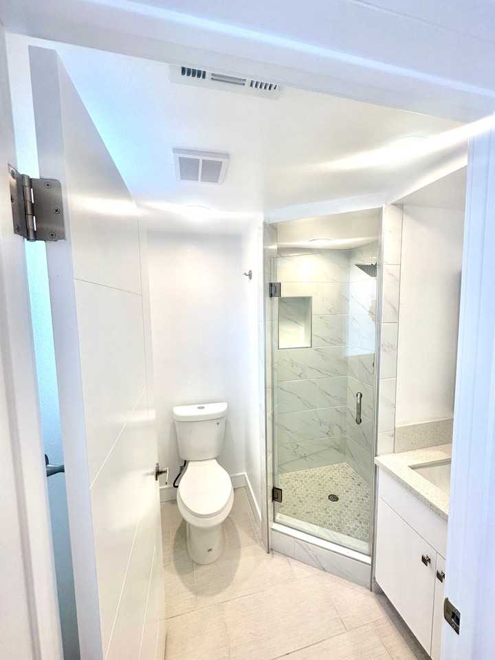 1543 W. 37th Pl Los Angeles, CA 90018 - Photo 2 of 19