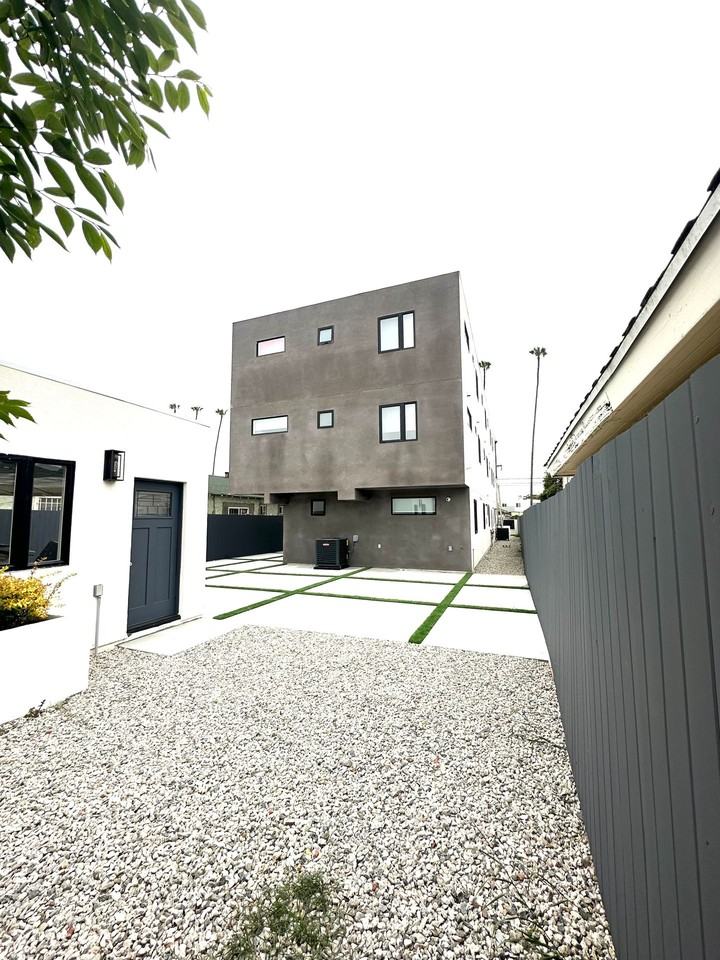 1543 W. 37th Pl Los Angeles, CA 90018 - Photo 6 of 19