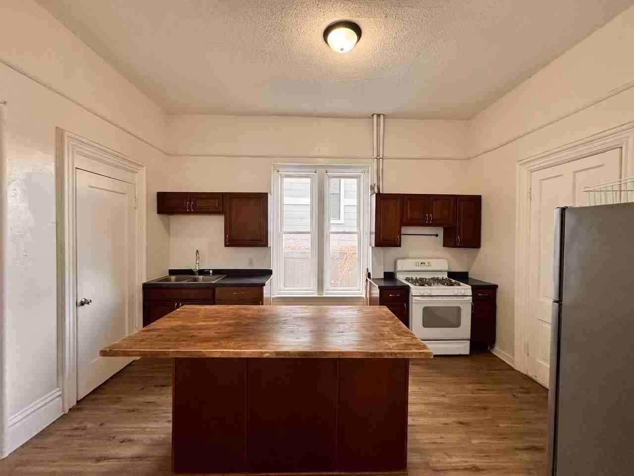 310 Marshall Ave - Photo 6 of 27