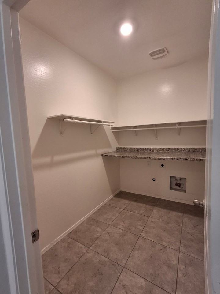 3560 N Mia Ln - Photo 5 of 33