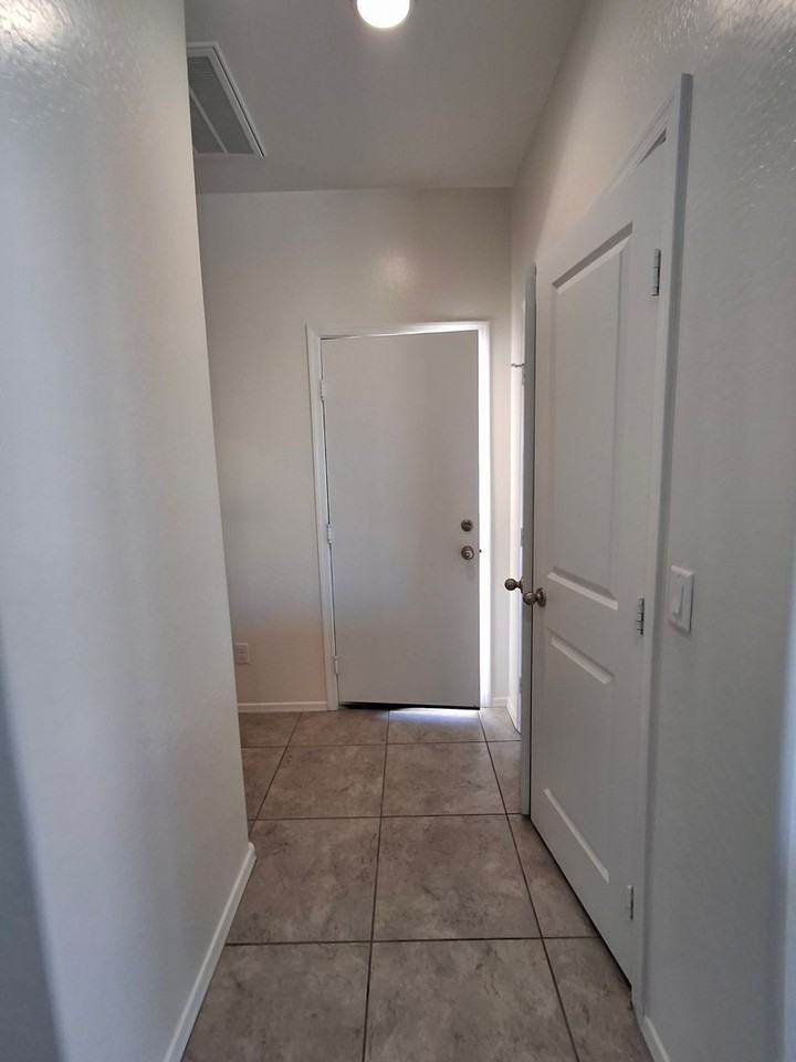 3560 N Mia Ln - Photo 7 of 33