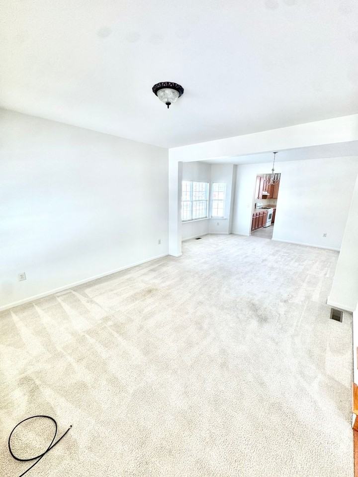 1519 Needles Ln - Photo 4 of 37