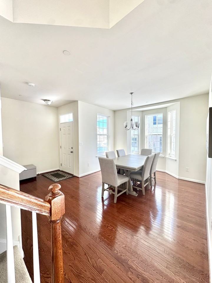 370 Redclover Ln - Photo 4 of 33