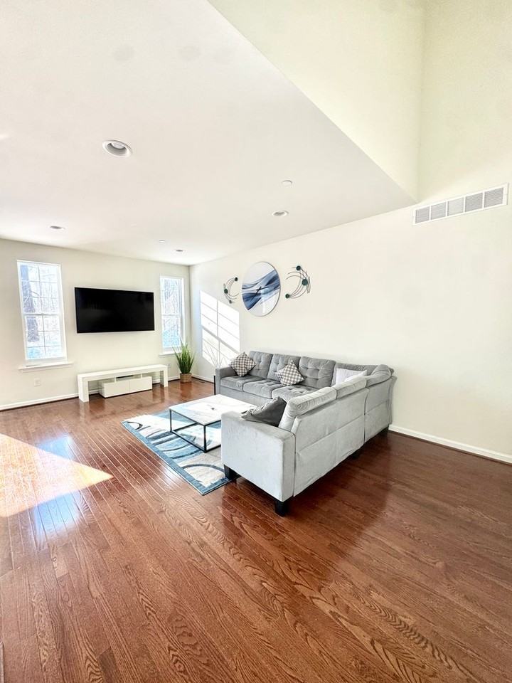 370 Redclover Ln - Photo 6 of 33