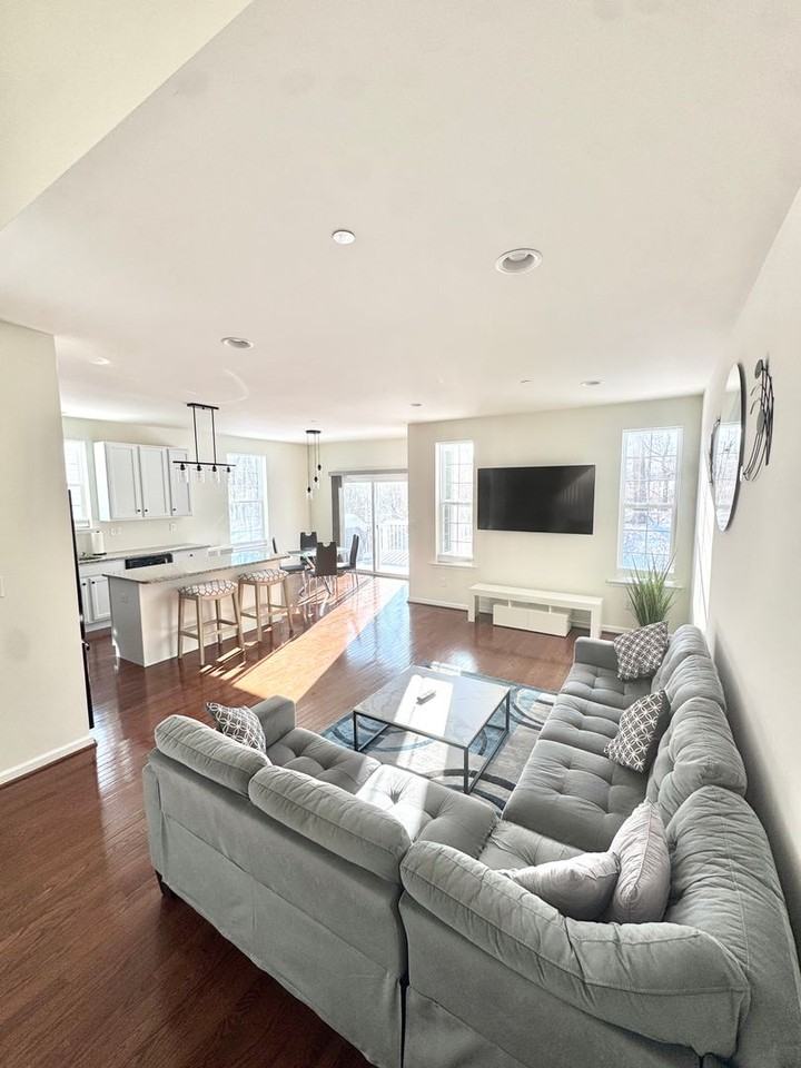 370 Redclover Ln - Photo 7 of 33