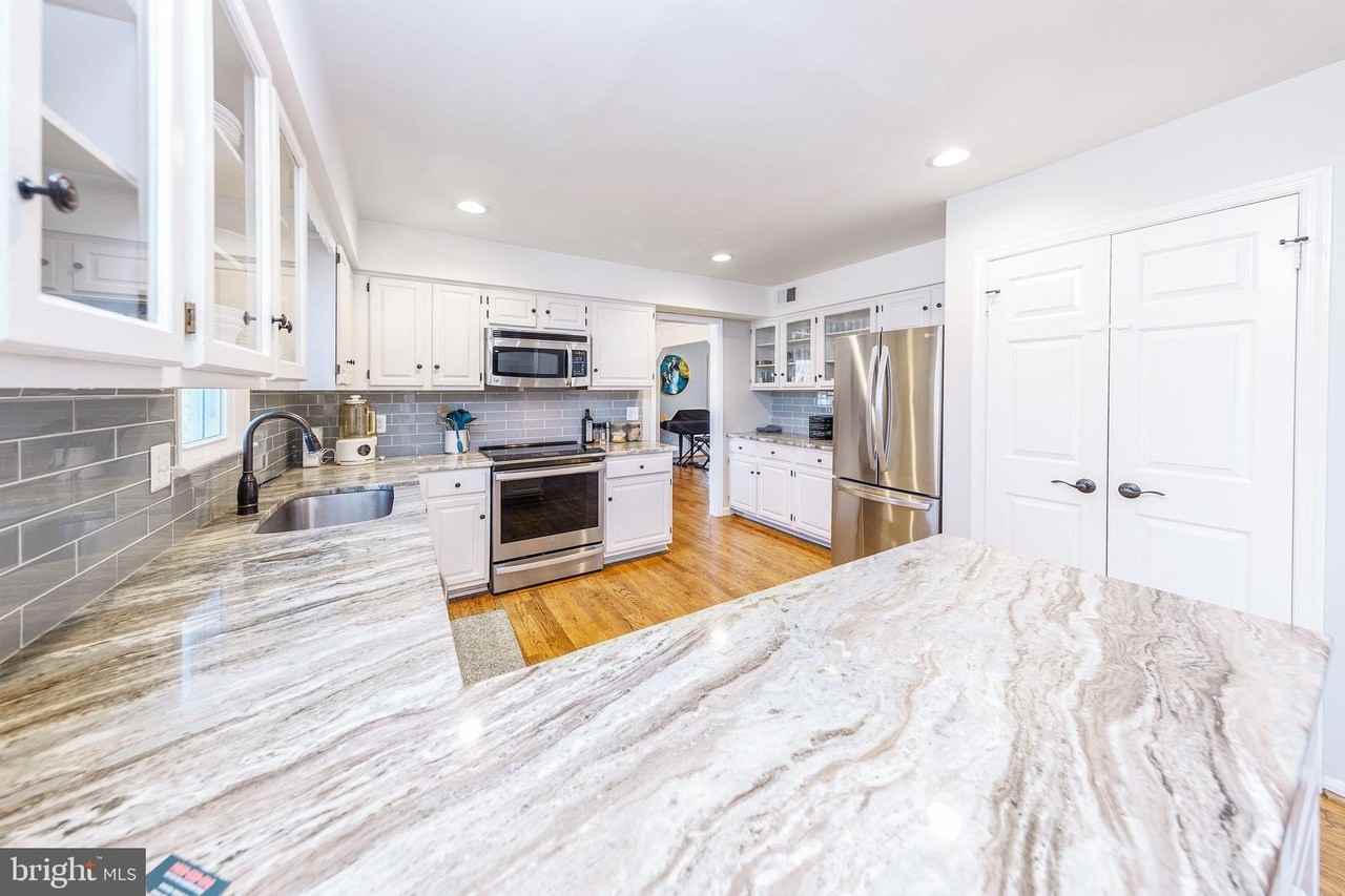 980 Old Holly Dr - Photo 2 of 50