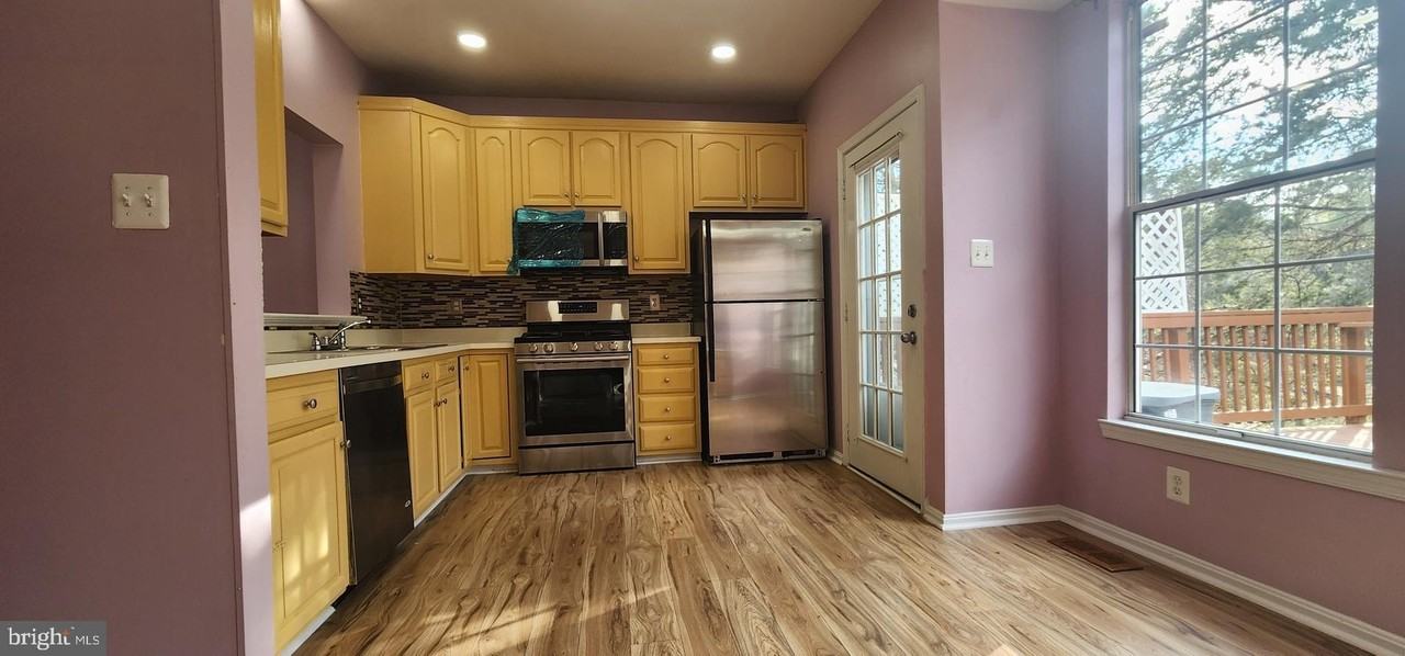 3001 Cahill Ln - Photo 2 of 21