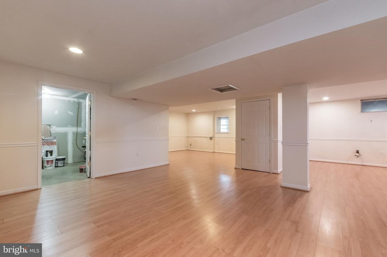 68 Grace Ave - Photo 5 of 50