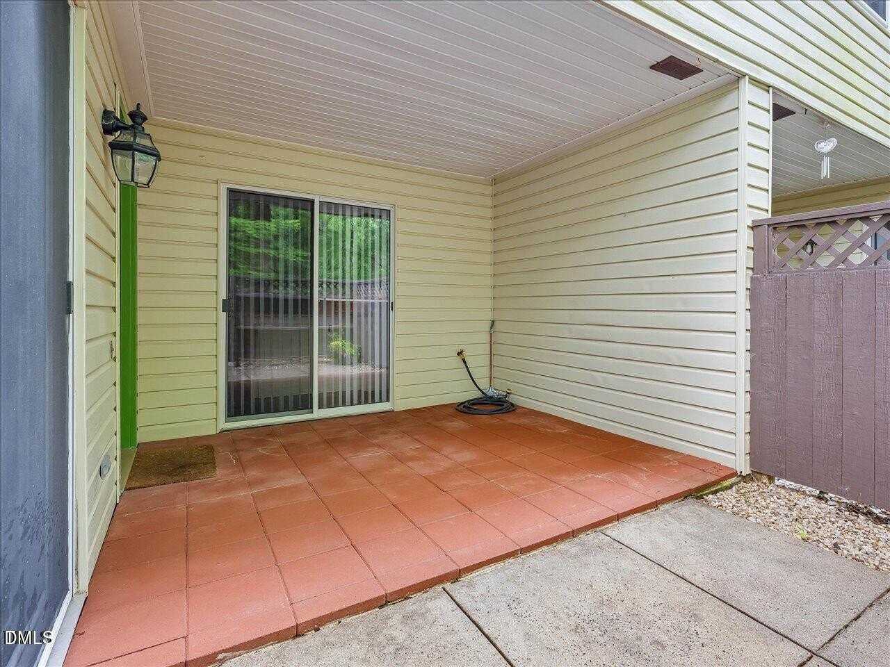 383 Summerwalk Cir - Photo 2 of 18