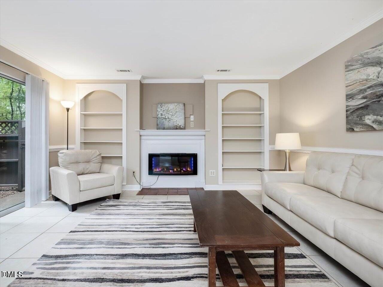 383 Summerwalk Cir - Photo 4 of 18