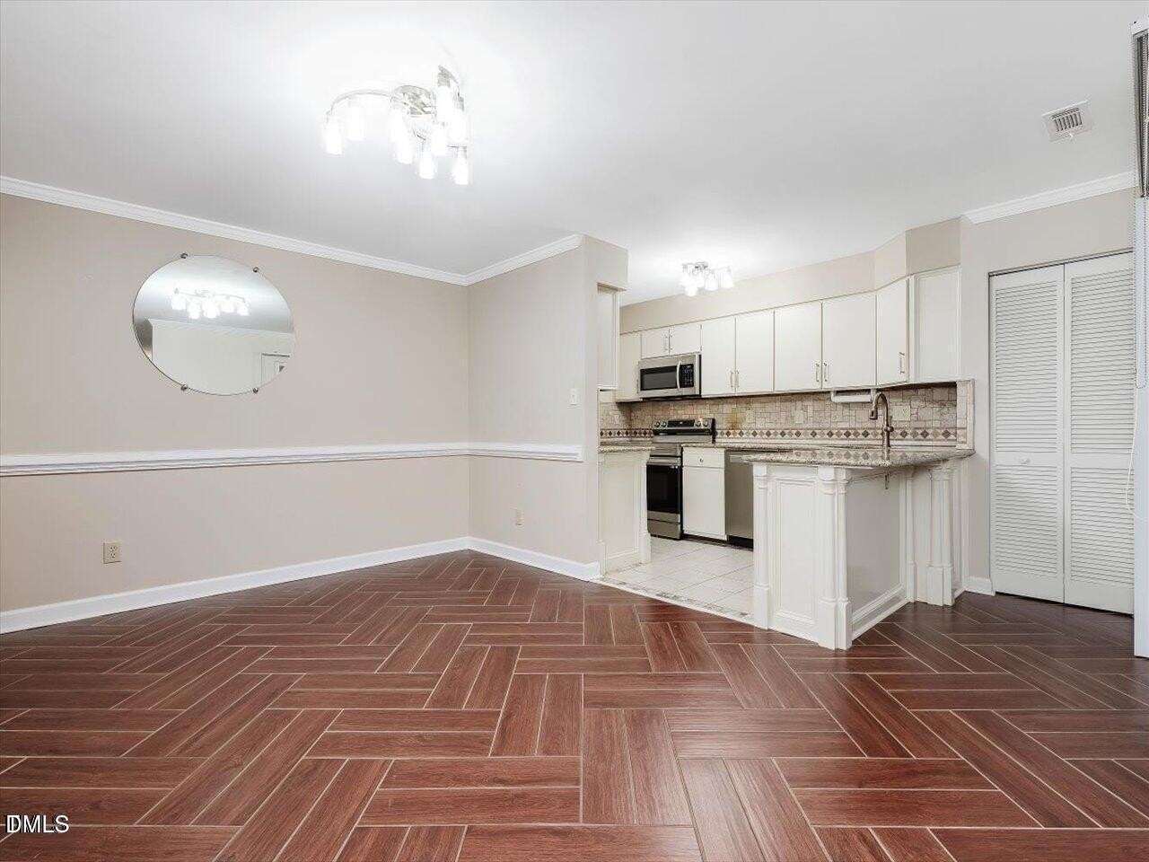 383 Summerwalk Cir - Photo 5 of 18