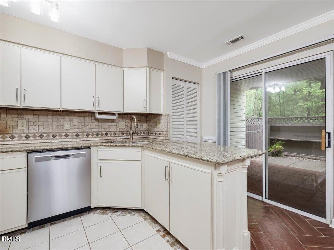 383 Summerwalk Cir - Photo 6 of 18