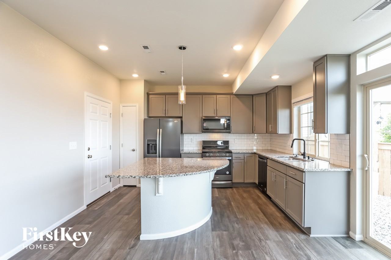 10074 Zeno St - Photo 5 of 15