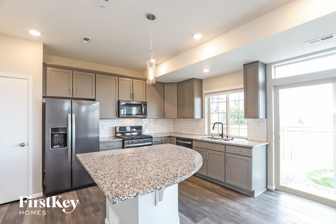 10074 Zeno St - Photo 6 of 15