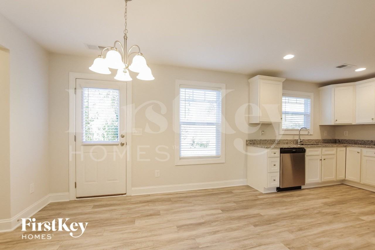 6631 Rockwell Blvd W - Photo 4 of 15