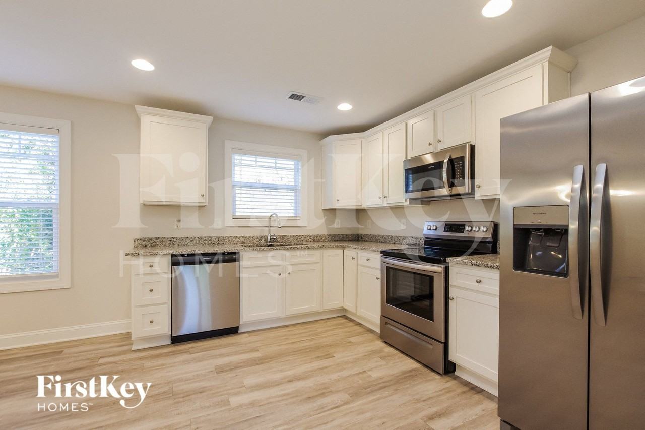 6631 Rockwell Blvd W - Photo 6 of 15