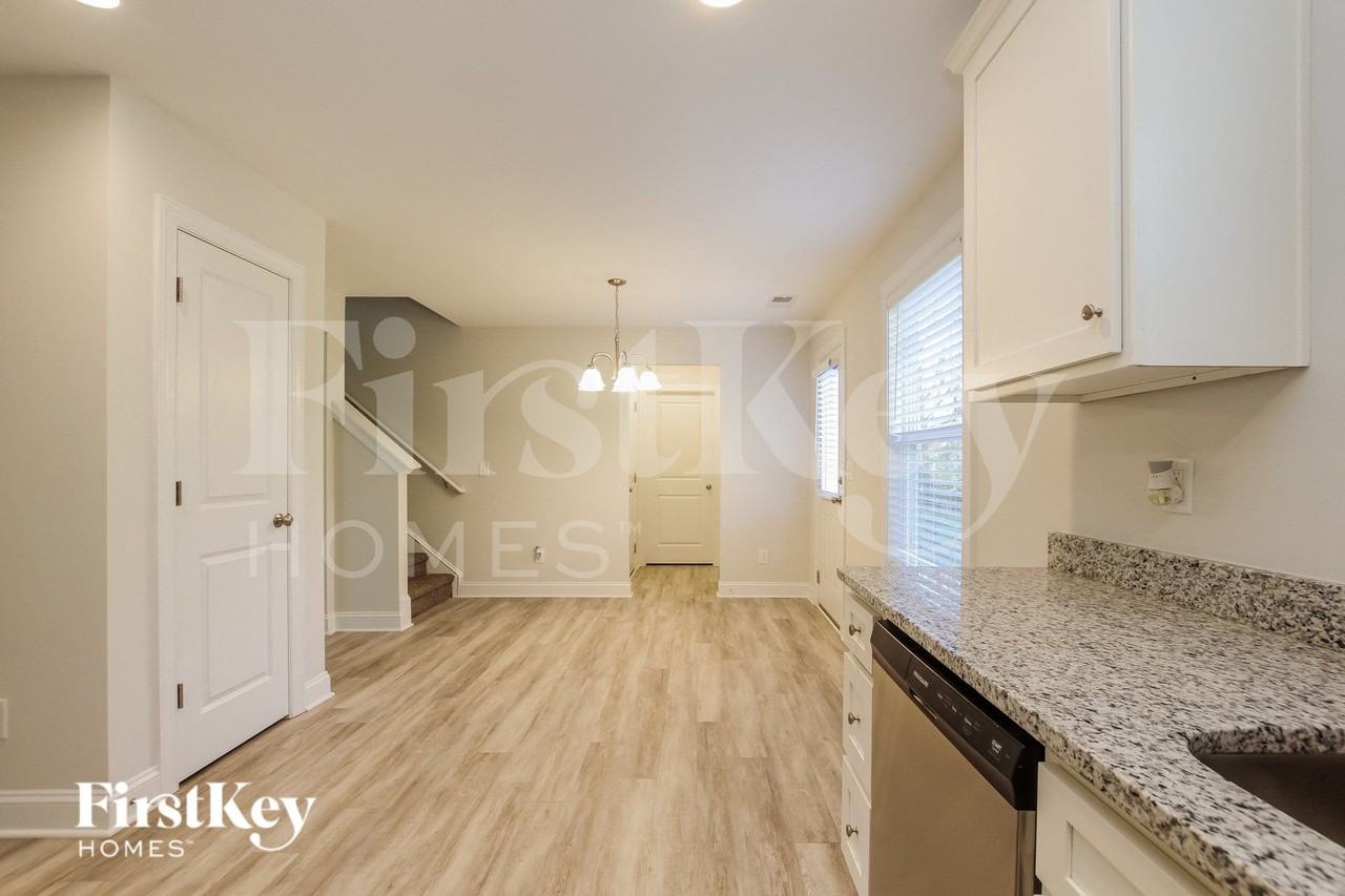 6631 Rockwell Blvd W - Photo 7 of 15