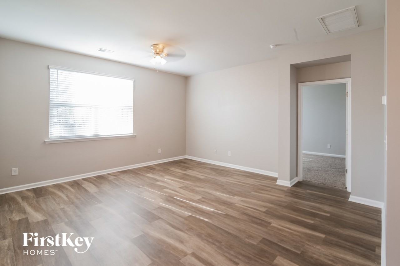 590 Wayton Cir - Photo 4 of 15